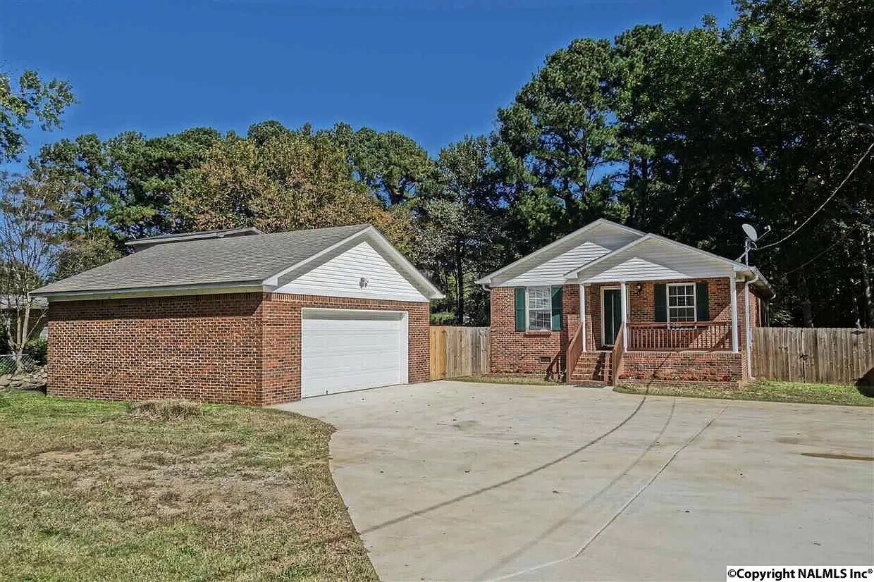 Primary Photo - 305 Taylor Rd