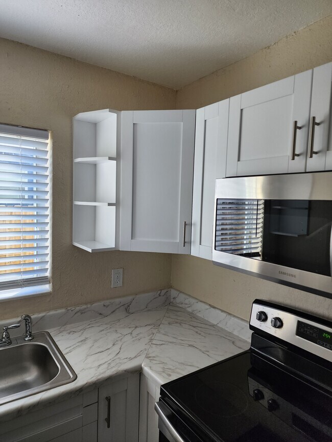 Foto del edificio - 715 NW 5th Ave