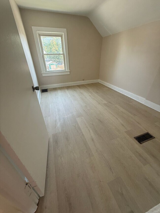 Building Photo - Fully Renovated 4-Bedroom Home – Minutes from Electric Works & Downtown Fort Wayne!
