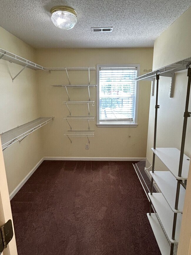 Foto del edificio - 273 Ivy Pl