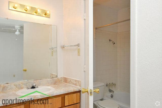 Bathroom - Hilltop Oaks