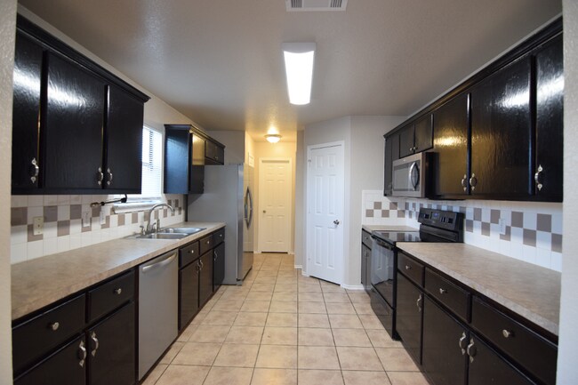 Building Photo - 303 Sumac Trail