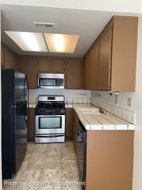 Building Photo - 3 br, 2.5 bath House - 2257 Manzana Way