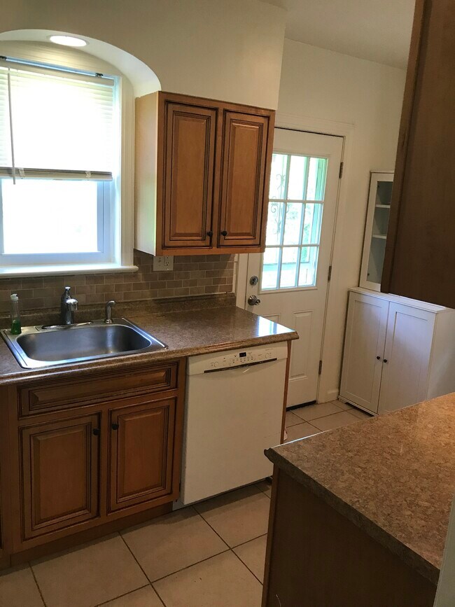 Foto del edificio - 4421 River Rd NW