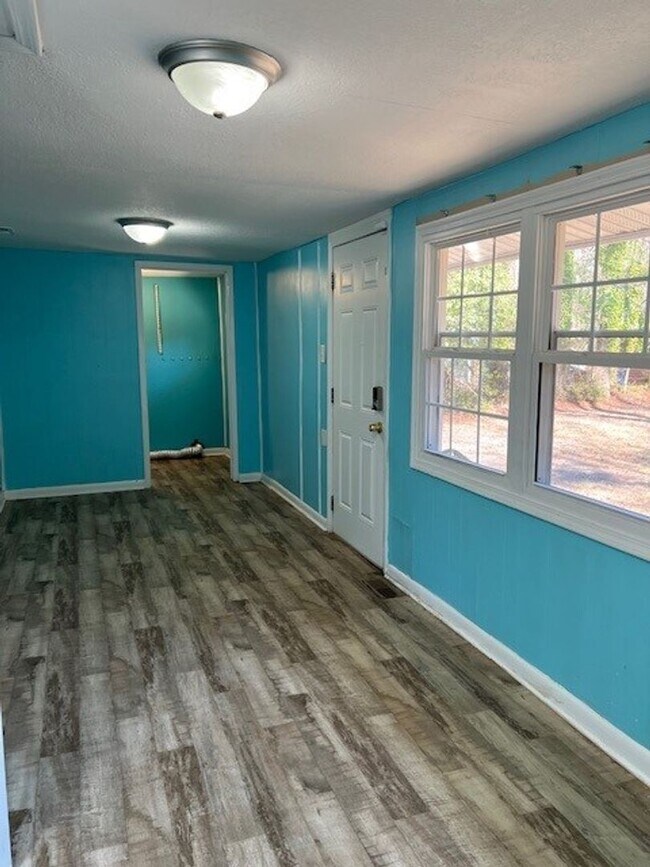Building Photo - 1336 Taylor Dr