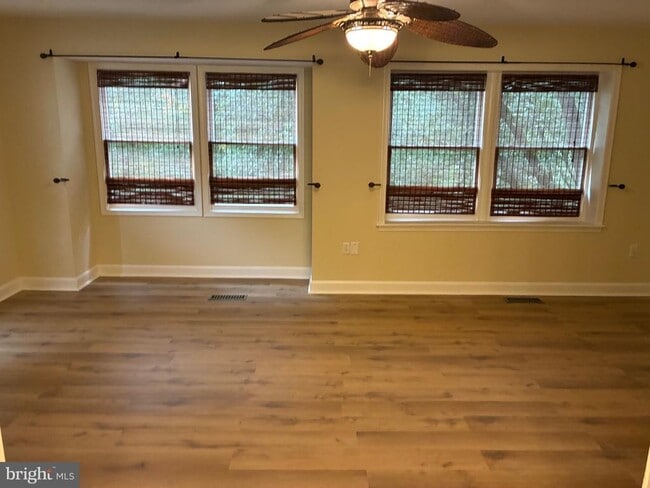 Building Photo - 12140 Salemtown Dr