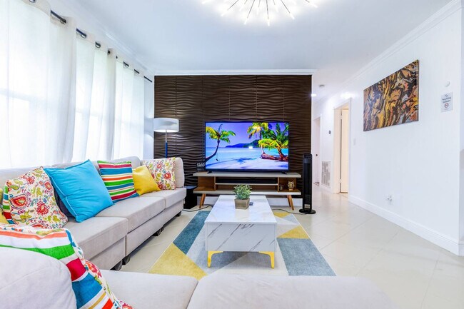 Foto del edificio - 910 NE 49th St