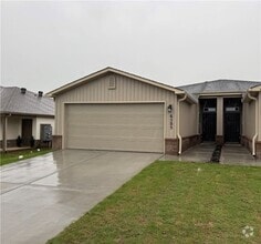 Building Photo - 6505 NW Vandergriff St