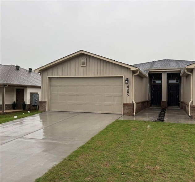 Primary Photo - 6505 NW Vandergriff St