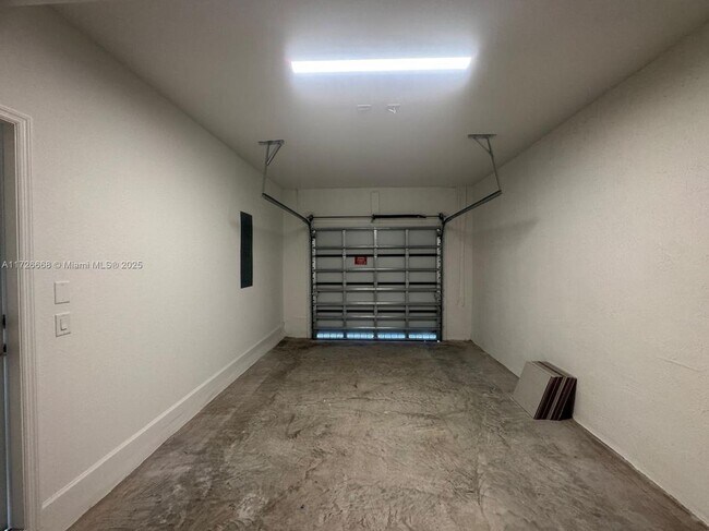 Foto del edificio - 705 SE 13th St Cir
