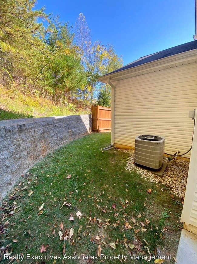 Building Photo - 3 br, 2.5 bath House - 7223 Sunset Ridge Lane
