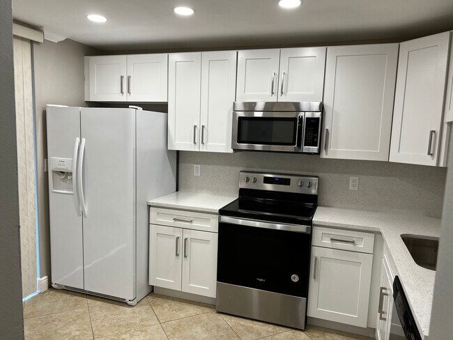Fully renovated kitchen - 1151 Sussex Dr
