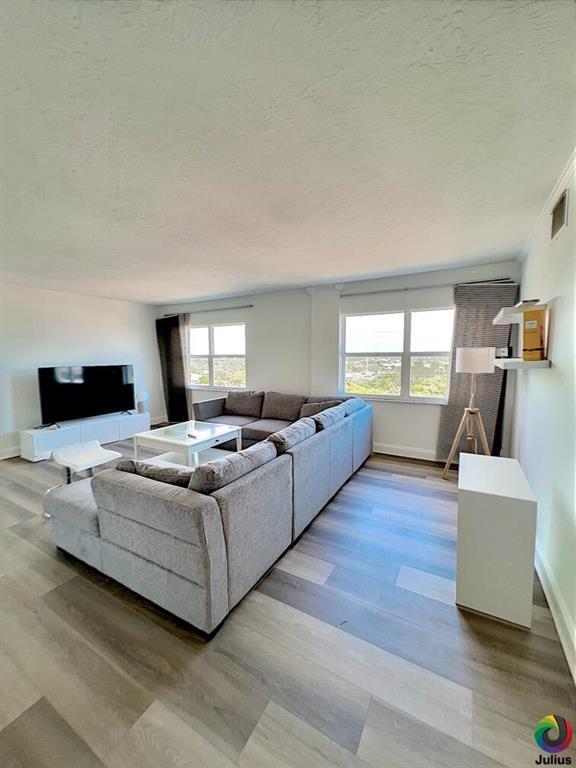 Foto del edificio - 2555 NE 11th St