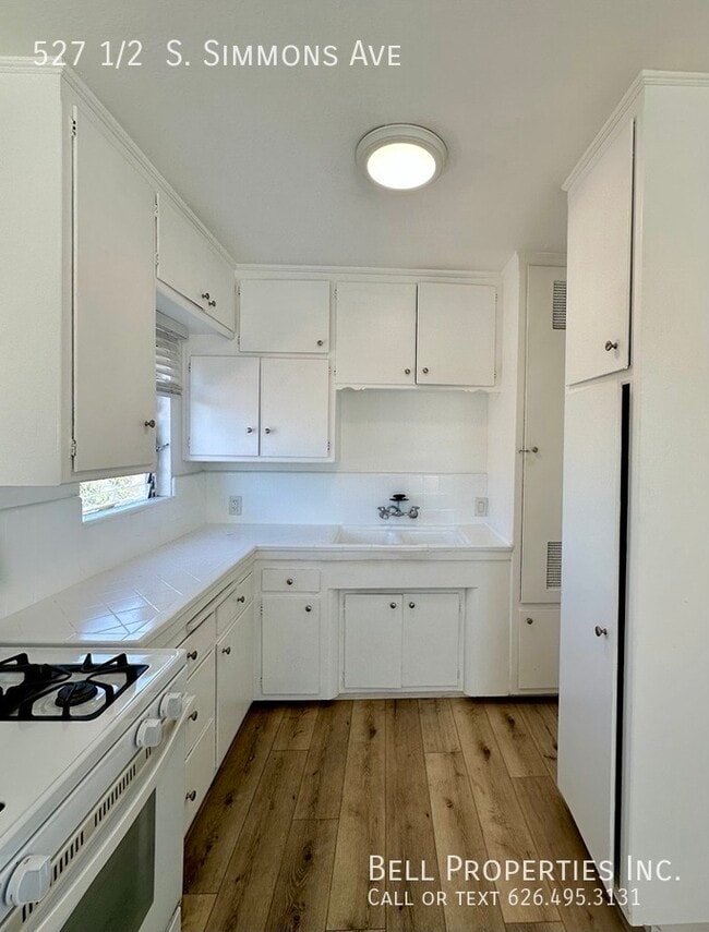 Building Photo - 527 1/2  S. Simmons Ave-