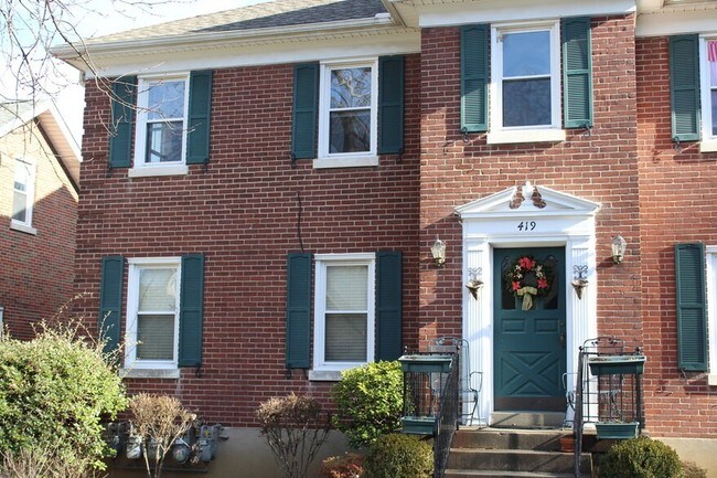 Foto del edificio - 419 Wallace Ave