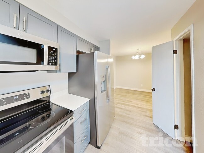 Building Photo - 1021 30th St NE