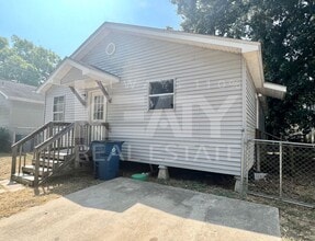 Building Photo - 611 Walker Rd