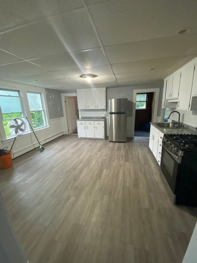 Building Photo - 128 Bowers St
