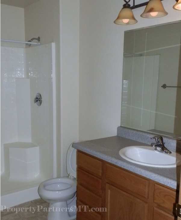Foto del edificio - *** Very Nice Apartment - 3Bed 2Bath ***