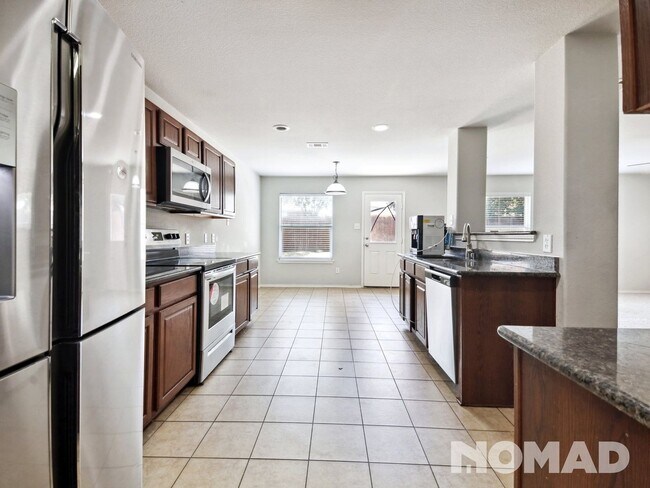 Foto del edificio - 5 Bedroom Single Family Home in Frisco