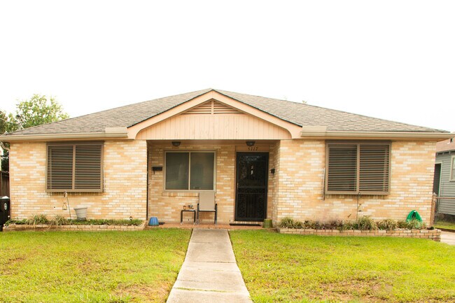 Building Photo - 5119 Baccich St