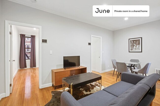 Building Photo - Room in Shared 4 bed/1 bath home