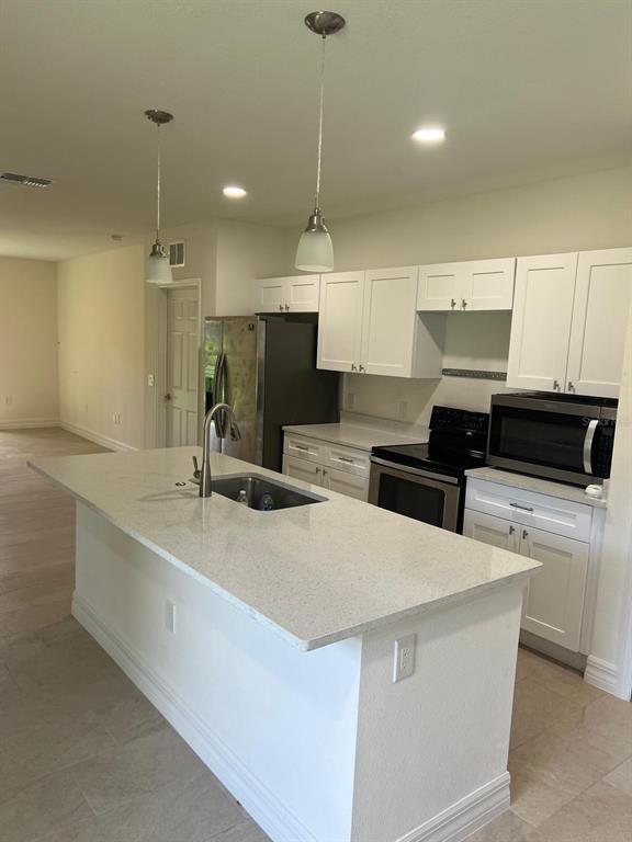 Building Photo - 4862 College Dr