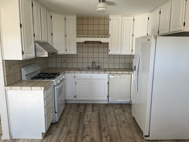 Foto del edificio - 24437 Tamarisk Ave