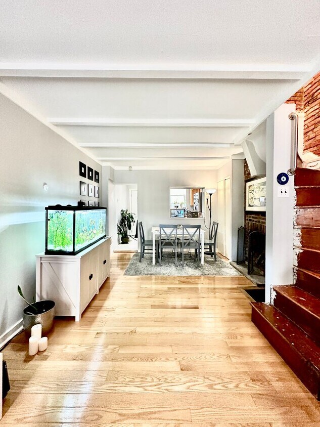 Foto principal - Bi-Level Townhouse w/ Patio