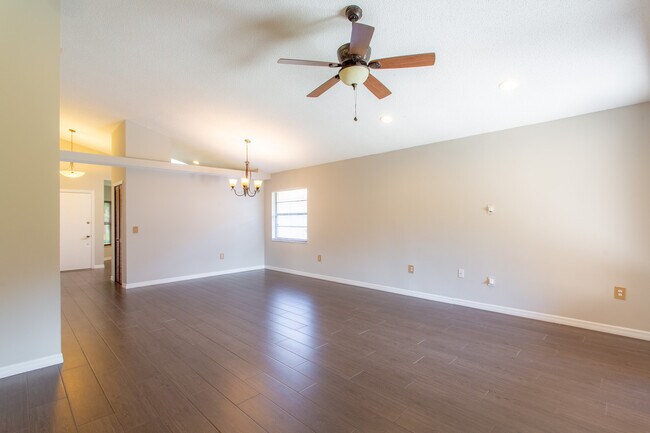 Building Photo - Beautifully Upgraded 3BD/2BA Home Near UCF...