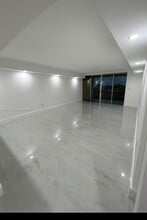 Building Photo - 1750 NE 191st St