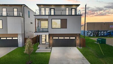 Building Photo - 1432 Canada Dr