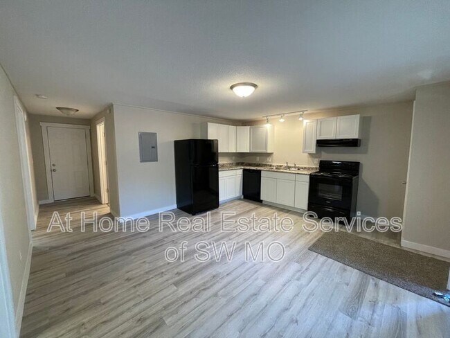 Building Photo - 2174 N Kellett Ave