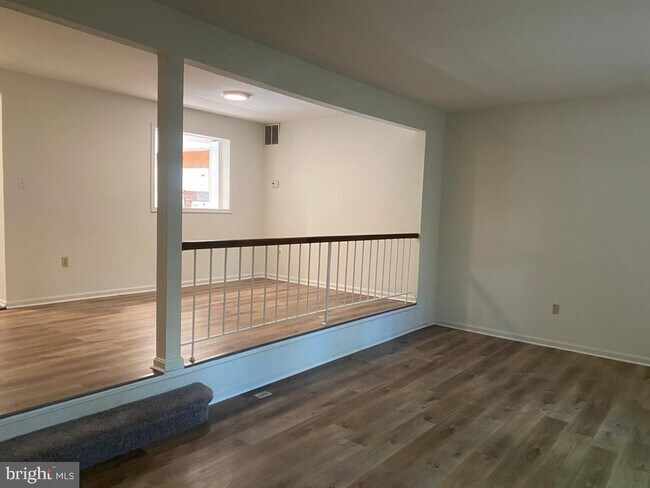 Foto del edificio - 5402 Charleston Woods Dr