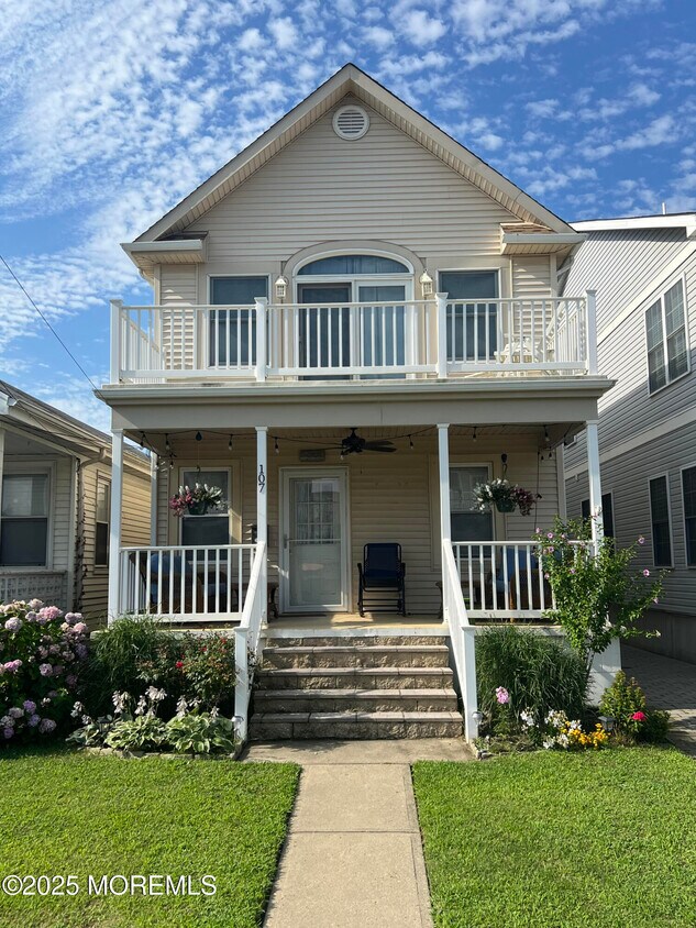 Primary Photo - 107 15th Ave