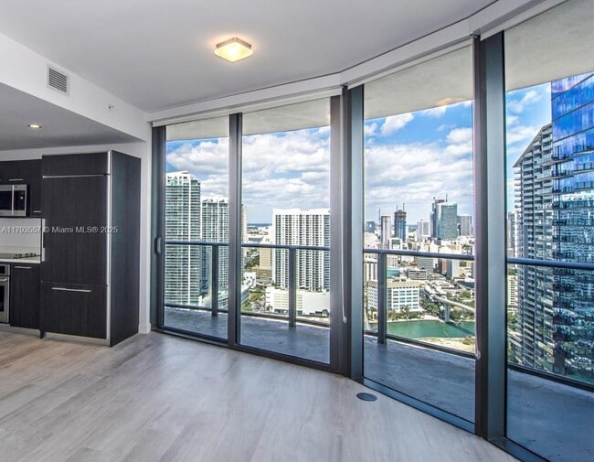 Foto del edificio - 45 SW 9th St