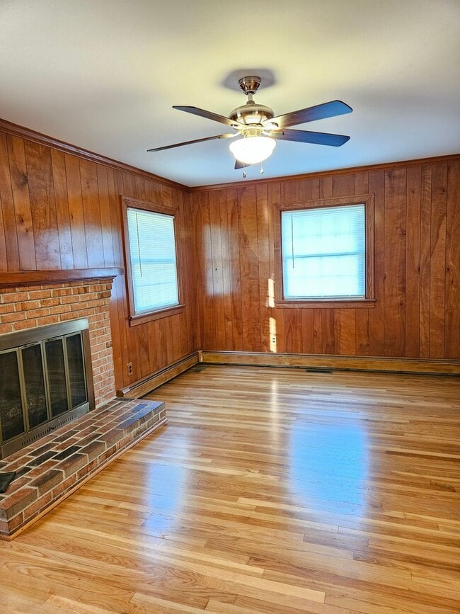Building Photo - Essex County - 3 Bedroom 1.5 Bath Brick Ra...