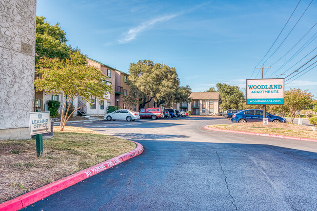 Building Photo - Woodland Apts San Antonio