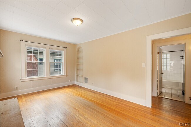 Building Photo - 448 Buckingham Ave