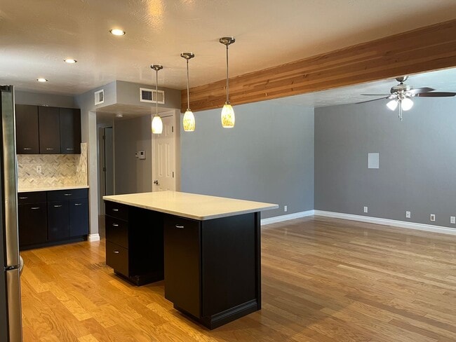 Building Photo - Cute tree street home with 2 car garage!!