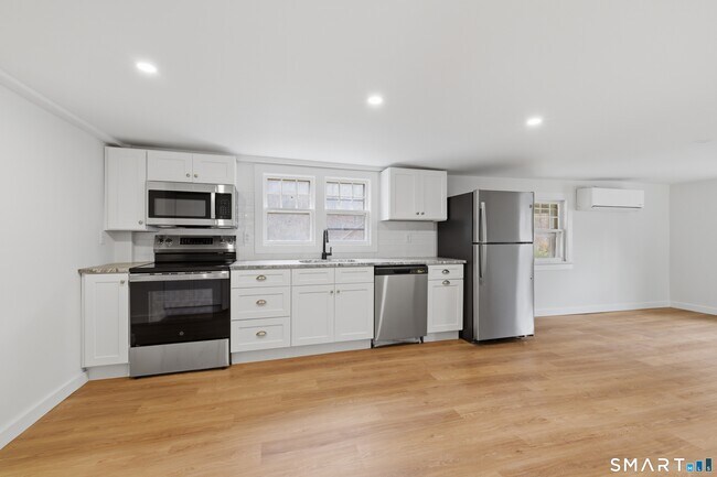 Foto del edificio - 96 W Main St