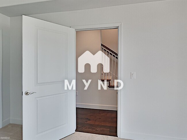 Building Photo - 4 br, 4.5 bath Townhome - 245 Valencia Ave