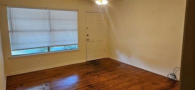 Foto del edificio - 11307 Hilltop St