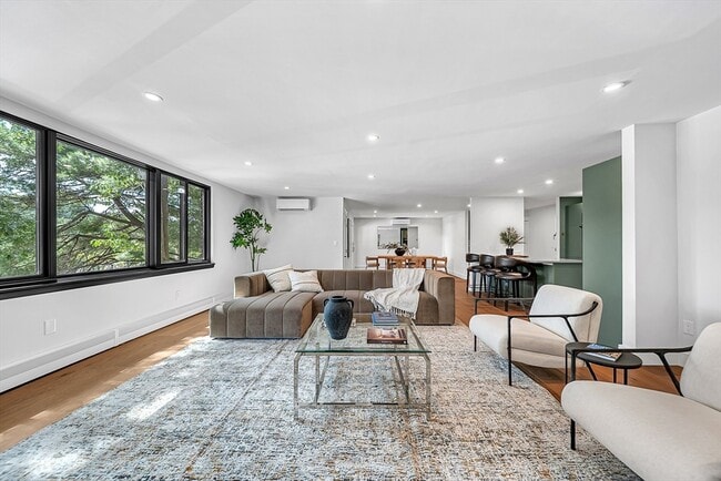 Building Photo - 935 Washington St