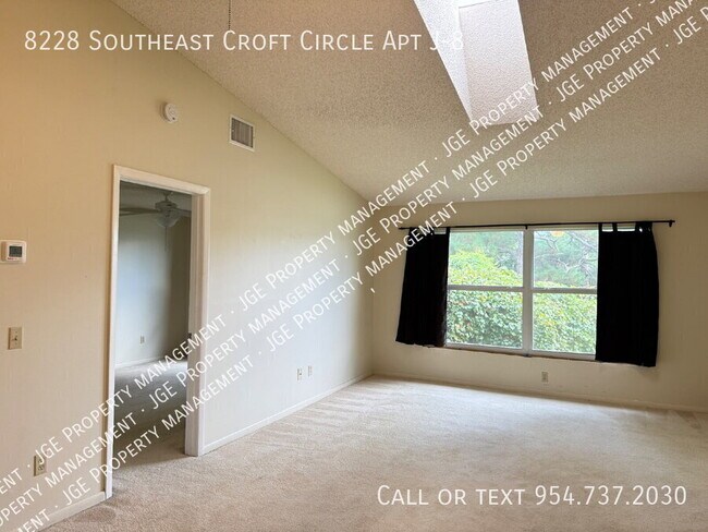 Building Photo - 8228 SE Croft Cir