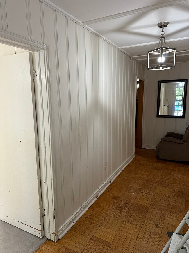 Building Photo - 484 Weller St