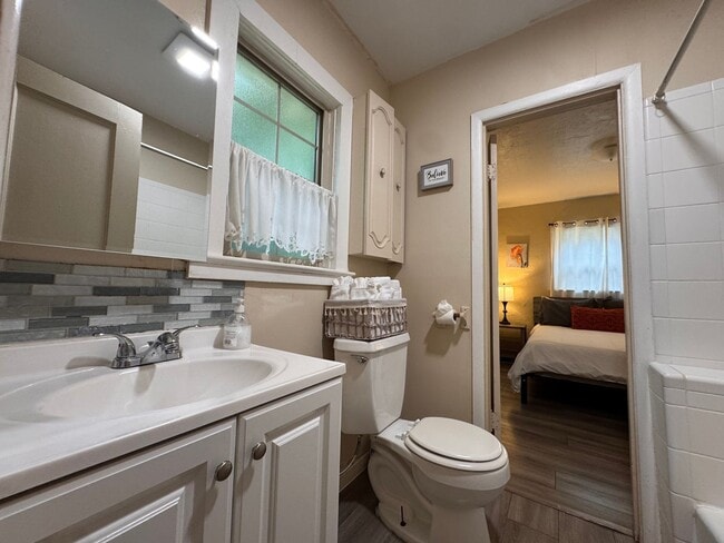 Building Photo - FULLY FURNISHED UNIT FOR RENT