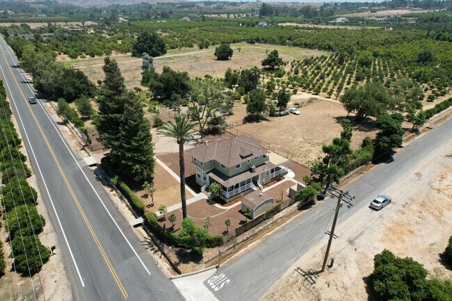 Building Photo - Beautiful Two-Story 4-Bedroom Historic Hom...
