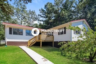 Building Photo - 11028 Woodland Dr