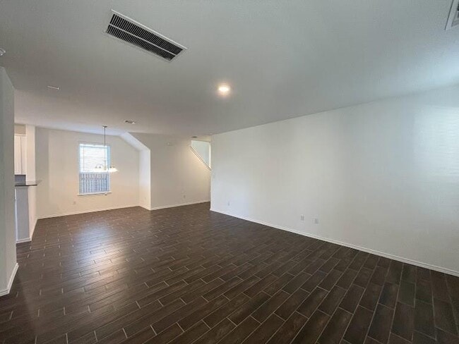 Building Photo - 640 Pickrell Lp